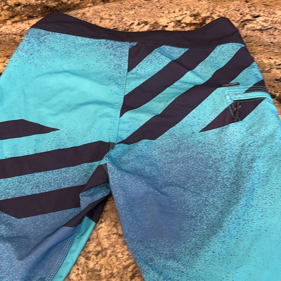 Men’s Volcom board short with tie closure. - Picture 4 of 5